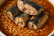 サバ缶をチキンラーメンにぶち込んだ結果ｗｗｗ