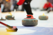 【衝撃】カーリング代表「人気出すにはどうすればええんや…金くれや」