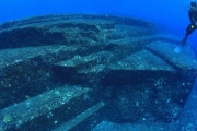 沖縄の海で謎の海底遺跡が見つかる　専門家「明らかに人の手が入っている」
