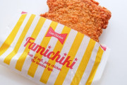 「このファミチキ中がピンクだけど食べて大丈夫！？」投稿が話題に