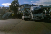 【動画】ア○○○引っ越しセンターさん、芸術的な運転で神回避を魅せる