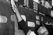 日本の少年と握手をする伝説的な野球選手の写真に海外興味津々！（海外の反応）