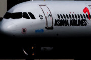 【非常経営】 アシアナ航空、全社員の3月給料を33%ずつ一括カット