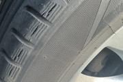 【悲報】いつの間にかワイ車のタイヤがひび割れてた