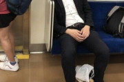 【画像】こう言う電車内の迷惑な奴
