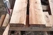 【動画】大きくひび割れた木材を修復する作業の様子（ノ∇`）
