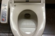 海外「悪魔用かよ！」「火傷する自信がある」 インパクトある電気焼却式トイレに興味津々