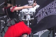 BABYMETALのThe Oneのビデオに神バンドがクレジットされてる　【海外の反応】
