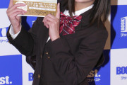 【グラビア】元祖“日本一かわいい女子高生”佐山彩香、10年ぶりの制服姿を披露！最後の写真集『bless you』でグラビア活動を引退