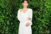 【芸能】吉岡里帆、美谷間のぞく白のロングドレスで魅了　ハイジュエリー身につけ「ハッピーな気持ち」ティファニーイベント