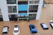 【韓国】台風11号で大荒れのビーチで外国人男性が遊泳…韓国ネット民「無茶にも程がある」／釜山