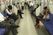 【疑問】電車内を移動してる奴の正体ｗｗｗｗｗｗｗｗ