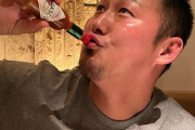 日ハム中田翔さん、飲食店のタバスコを口に咥えてしまう