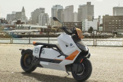 BMWがめちゃくちゃ未来的なEVスクーターを来年発売！！お値段も意外と現実的？