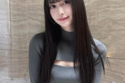 【悲報】みかにゃん、谷間を強調してしまう・・・