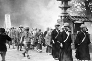 戦時中に撮影された日本の住職たちの姿に海外びっくり仰天！（海外の反応）