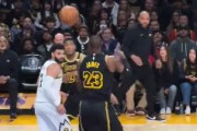 【NBA】レブロンの一瞬ファンブルと見間違えるほどのノールックパスが話題に