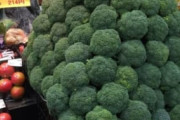【画像】スーパーのブロッコリー、非常に取りづらくて草