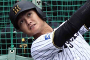 阪神　西純が野手転向後、初ヒット　１４２キロをはじいて中前打　球場内から歓声と拍手　右翼守備も披露
