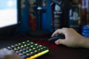 【悲報】「PCでゲームするならキーボード＆マウス」という風潮、廃れてしまう