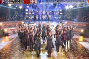 【乃木坂46】テレ東音楽祭『インフルエンサー』披露時に後ろで超ノリノリだった男性アイドルがいた模様wwwwww
