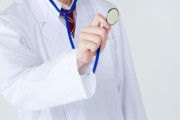 精神科医「調子はどうですか？」うつ病僕「あーえっと」（うん？カルテが見えるぞ？なんて書いてあるのかな？）チラッ