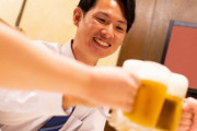 【画像】飲み会でここしか席が空いてなかった時どうすればええんや…。→ｗ
