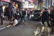 【閲覧注意】歌舞伎町でホストが客の女に刺される事件が発生