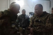 ウクライ軍のシルスキー将軍は10日間で3回目のバフムト訪問…兵士を称える！