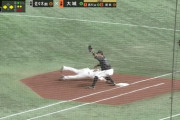 【GIF】ロッテ山口、佐々木朗希の牽制球が速すぎて捕れないwwwww
