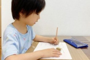 子供の左利きを矯正ではなく文字を書く事くらいは右も使えるようにしてあげたいと言ったら、「私が産んだ子供なの　私がお腹を痛めて産んだ子供なんです」と言われた