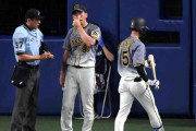 阪神・近本が途中交代　大山がプロ入り初めてセンターに