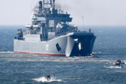 ロシア海軍の戦車揚陸艦 6隻が南下、黒海に入る可能性