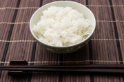 【悲報】貧困ワイ、とうとう「醤油ご飯」に辿り着く
