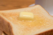 オレは食パンは焼かずに食べたい派なんやが、何度言っても嫁が勝手に焼く…