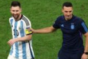 【アルゼンチン代表】死闘を制して準決勝へ！　アルゼンチンのスカローニ監督はメッシを称賛…「彼が史上最高だと証明した」