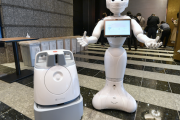 東京都がコロナ患者のホテルに人型ロボットとAI掃除ロボットを導入 海外からは概ね肯定的な反応
