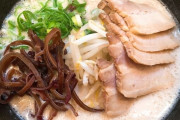 庶民の食事に触れる貴族令嬢「豚骨ラーメン…？なんですのこの豚臭い店は！？」