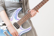 楽器製作会社「ギターとかの演奏始めた初心者は1年以内に90％諦めてやめてる、悲しい」