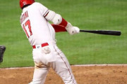 海外　「完全にミサイル」「土星まで飛ばした」大谷翔平、今季1号の特大2ラン！