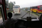 【動画】バングラディシュのバスドライバーによる煽り運転ｗｗｗ