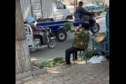 【動画】中国の路上野菜販売においてはこのように野菜の鮮度を保つ