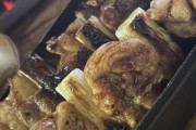 【画像】焼き鳥を串打ちから作ります