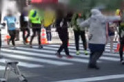 【動画】 東京マラソンの真実・・ 想像を絶する「集団立ち小便」動画が拡散されネット騒然 ⇒ 運営が怒り