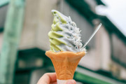 観光地ワイ「ようし楽しむぞぉ！お、ここのソフトクリーム有名なんか！食うぞ！…ん？」
