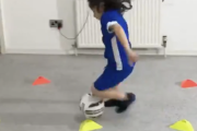 【動画】サッカーのドリブルがうまい幼女が発見されるwww