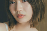 日向坂46・高本彩花、自慢の鎖骨が美しすぎる！　1st写真集封入ポスカ第6弾