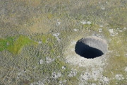 【ロシア】シベリアに謎のクレーターが続出　14年以降に17個、一体何が起きている？