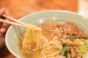 ラーメン「1000円の壁」が招いた分断…物価高騰、こだわりの味、適正価格巡り議論沸騰「900円を割ったらむしろ安いと感じる」
