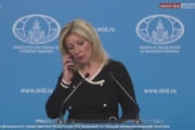 【動画】弾道ミサイルについて「コメントするな」、ロシア外務省報道官が会見中に電話で指示受けるも全部聞こえている件・・・
